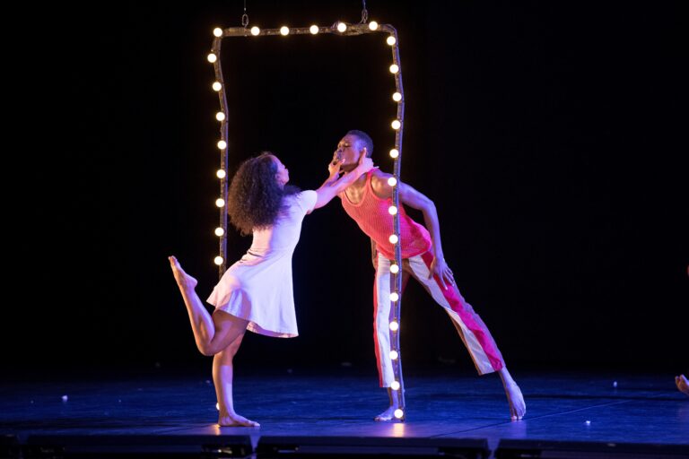 Societal topics, but with joy and lightness 